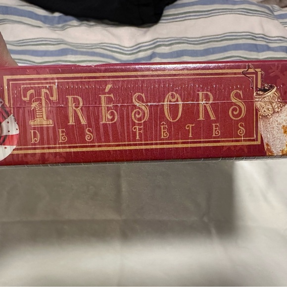 Hallmark Vintage Christmas Ornament Puzzle – 1998 Holiday, 500 piece - Picture 2 of 3